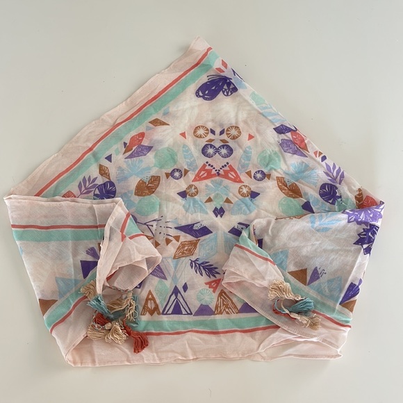 Aritzia | Talula Triangle Scarf with Tassels - Picture 3 of 3